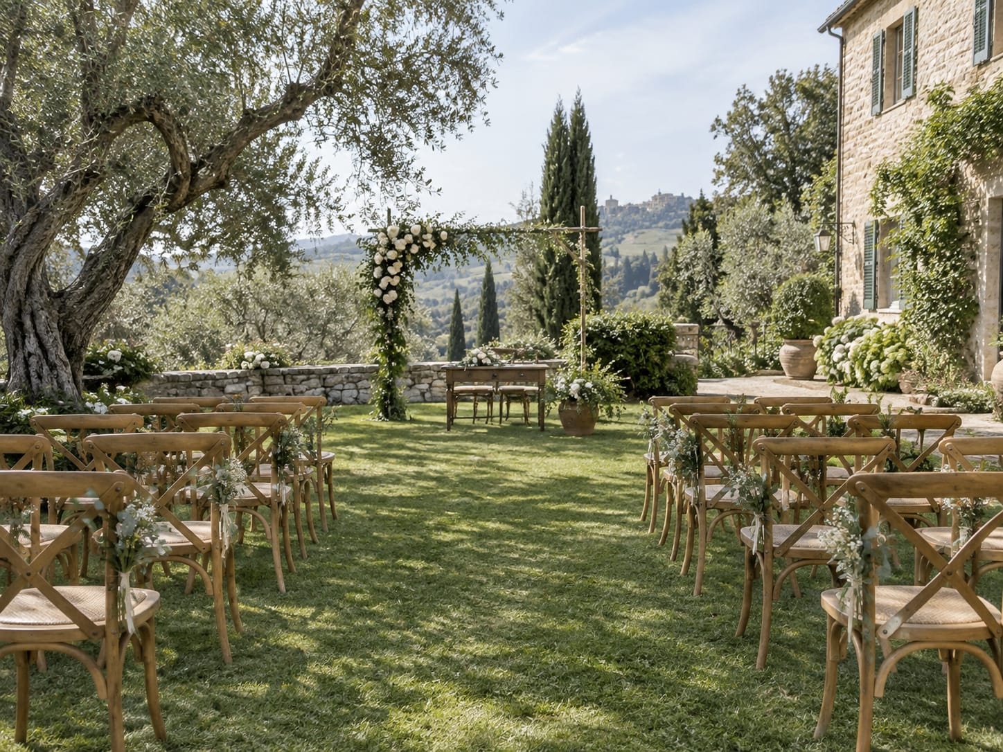 Cerimonia di matrimonio allestita in giardino