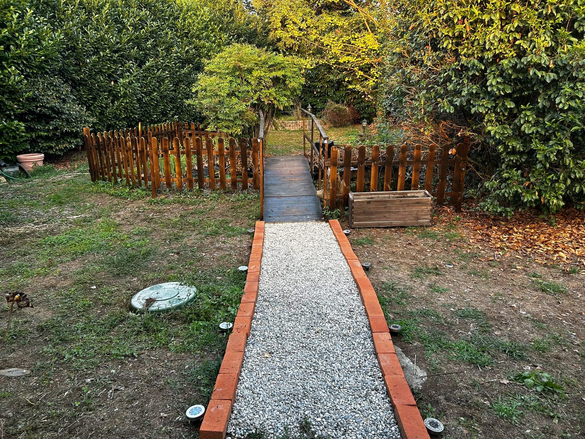 Giardino con laghetto