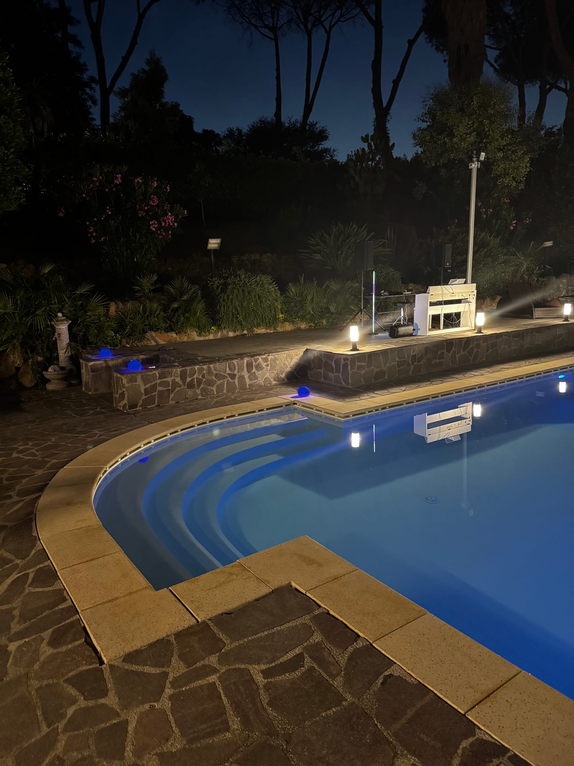 Piscina e bordo piscina